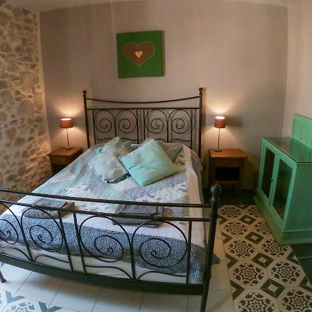 Chez Les Amis Otel Saint-Nazaire-de-Ladarez Dış mekan fotoğraf