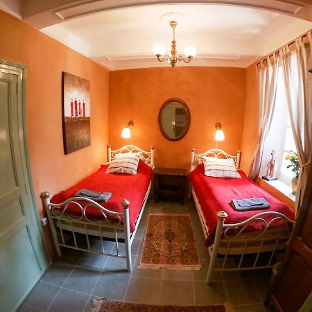 Chez Les Amis Otel Saint-Nazaire-de-Ladarez Dış mekan fotoğraf