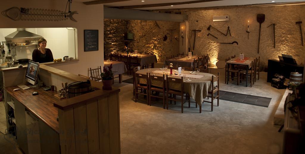 Chez Les Amis Otel Saint-Nazaire-de-Ladarez Dış mekan fotoğraf