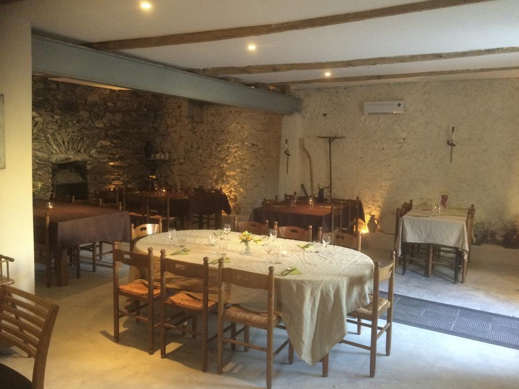 Chez Les Amis Otel Saint-Nazaire-de-Ladarez Dış mekan fotoğraf