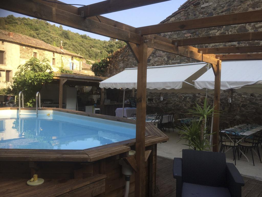 Chez Les Amis Otel Saint-Nazaire-de-Ladarez Dış mekan fotoğraf