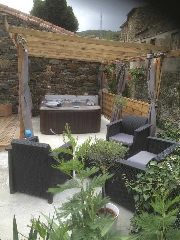 Chez Les Amis Otel Saint-Nazaire-de-Ladarez Dış mekan fotoğraf