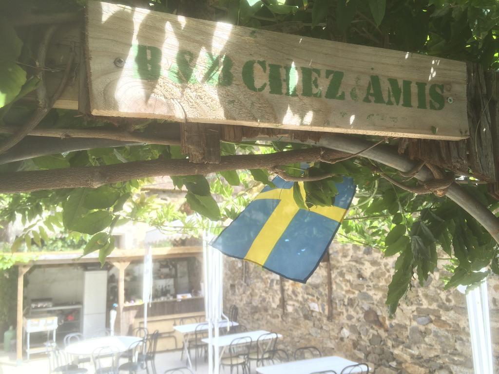 Chez Les Amis Otel Saint-Nazaire-de-Ladarez Dış mekan fotoğraf