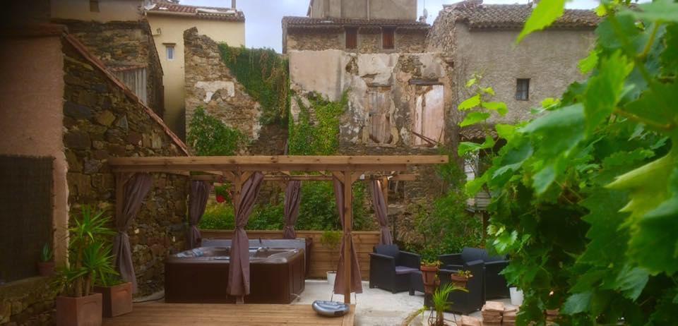 Chez Les Amis Otel Saint-Nazaire-de-Ladarez Dış mekan fotoğraf